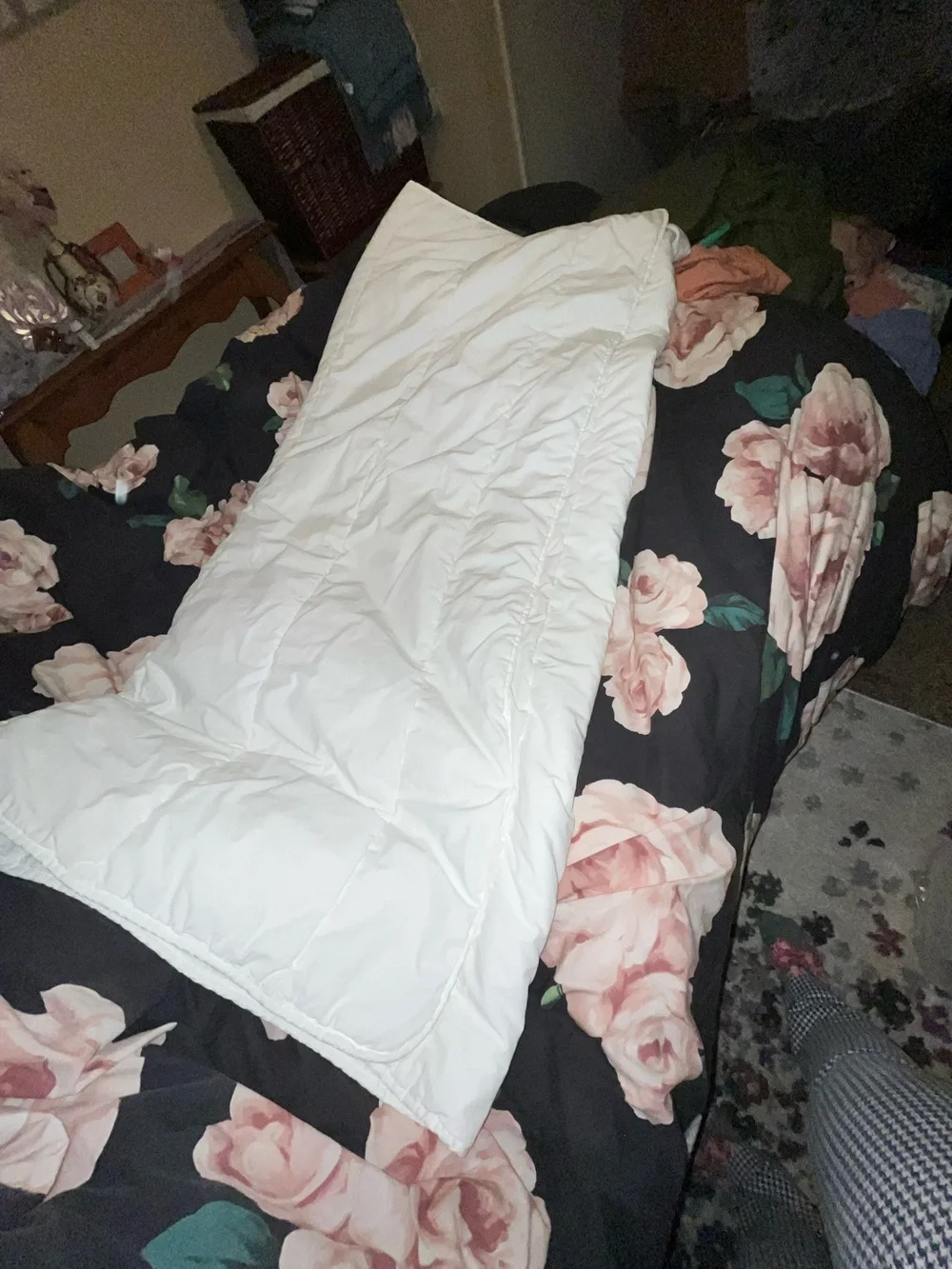IKEA ~ White Comforter~ STJARNBRACKA~ Twin 80x58”